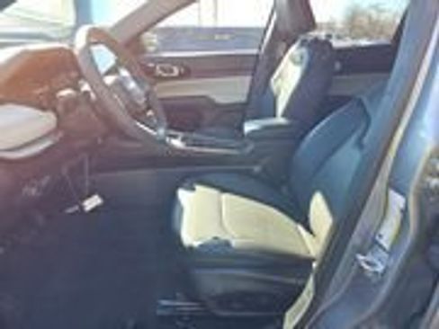 Used 2023 Jeep Compass Limited image 2