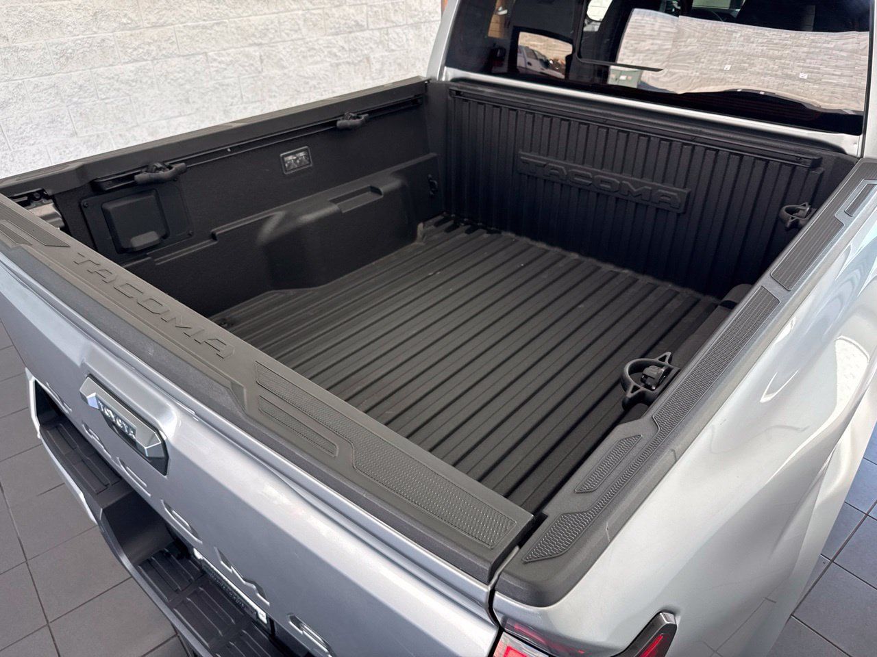 Certified 2025 Toyota Tacoma Limited AWD/4WD image 9