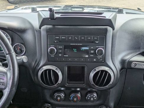 Used 2017 Jeep Wrangler Unlimited Sport w/ Connectivity Group AWD/4WD image 18