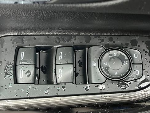 Used 2023 GMC Acadia SLT image 13