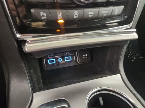 Used 2020 Jeep Grand Cherokee Altitude image 11