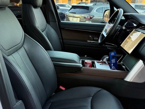 Used 2025 Land Rover Range Rover SE image 29