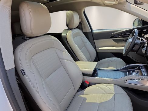Certified 2025 Lincoln Nautilus Reserve AWD/4WD image 12