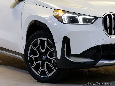 Used 2027 BMW X1 xDrive28i AWD/4WD image 3