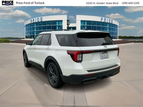 Used 2025 Ford Explorer ST-Line w/ Premium Package image 7
