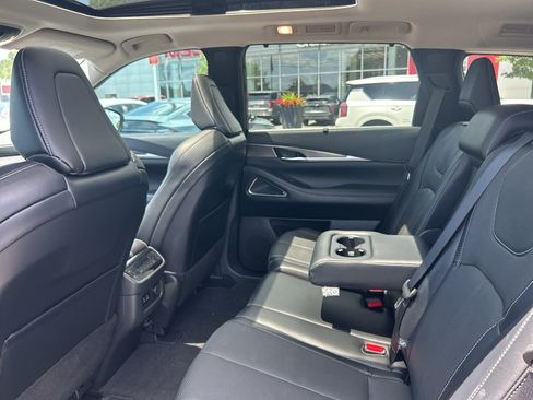 Used 2023 INFINITI QX60 Luxe w/ Vision Package FWD image 12