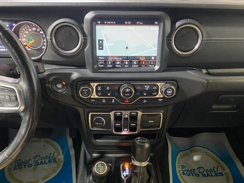 Used 2018 Jeep Wrangler Unlimited Sahara image 14