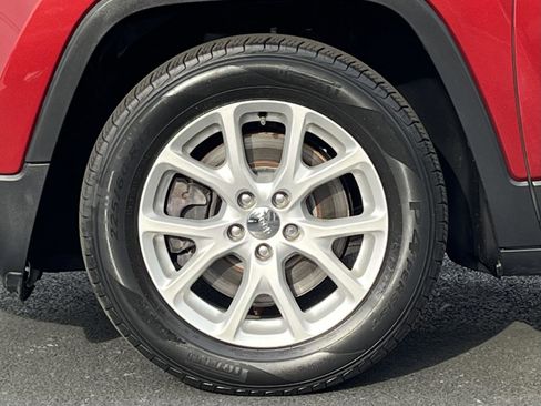 Used 2017 Jeep Cherokee Latitude FWD image 33
