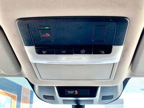 Used 2025 Nissan Rogue SV FWD image 18