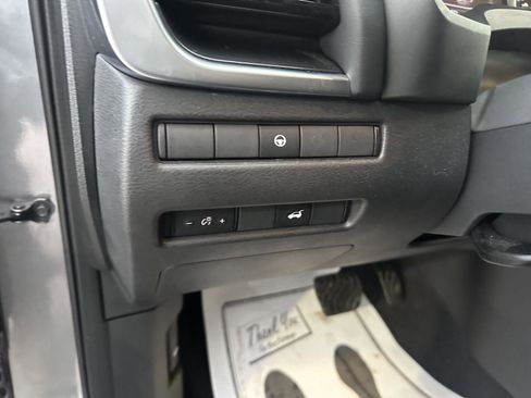 Used 2022 Nissan Rogue SV w/ SV Premium Package image 25