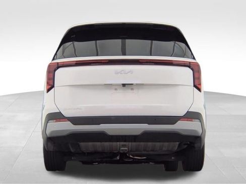 Used 2025 Kia Carnival image 7