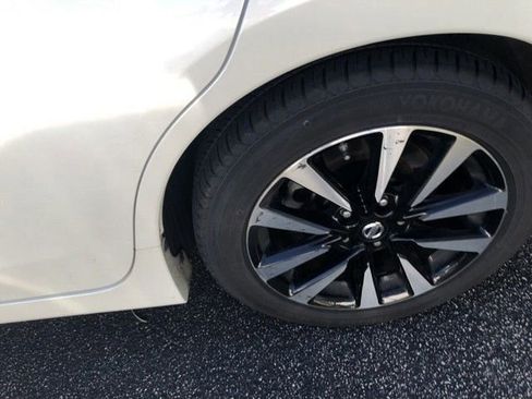 Certified 2018 Nissan Altima 2.5 SV w/ 2.5 SV Technology Package FWD image 5