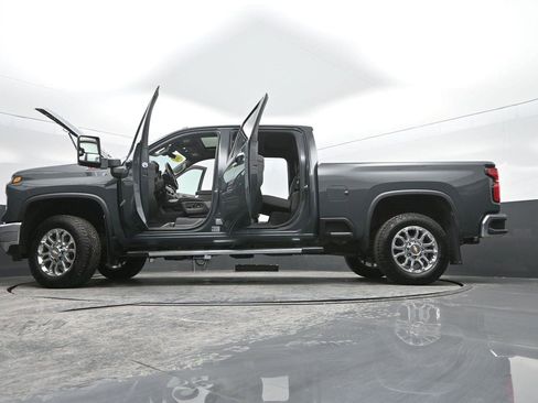 Used 2025 Chevrolet Silverado 2500 LTZ w/ LTZ Premium Package image 59