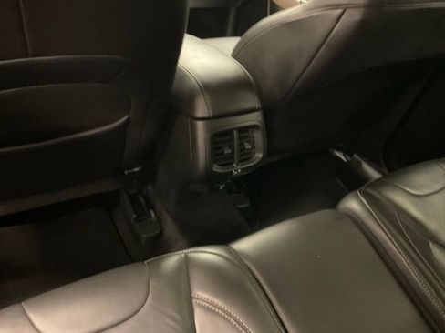 Used 2018 Jeep Cherokee Limited AWD/4WD image 29