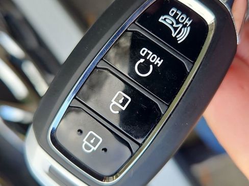 Used 2025 Hyundai Venue SEL image 35