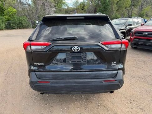 Used 2021 Toyota RAV4 LE AWD/4WD image 5