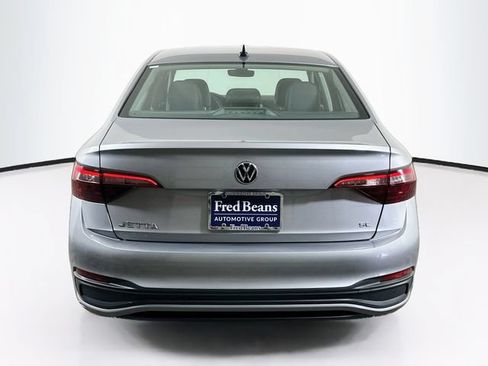Certified 2023 Volkswagen Jetta SE FWD image 7