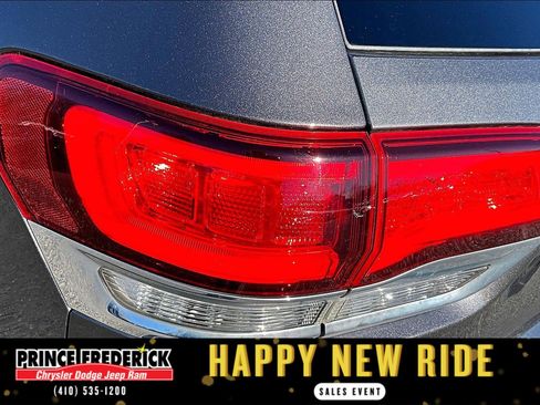 Used 2021 Jeep Grand Cherokee Limited image 25