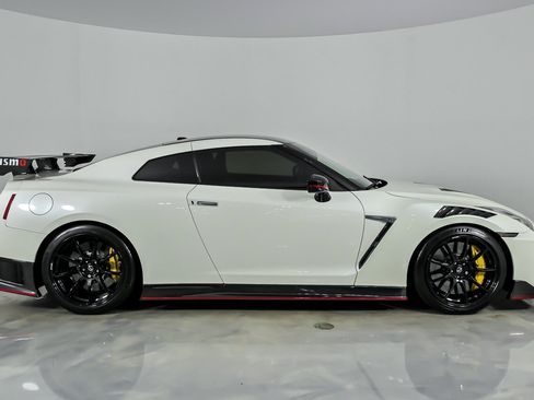 Used 2020 Nissan GT-R NISMO AWD/4WD image 14