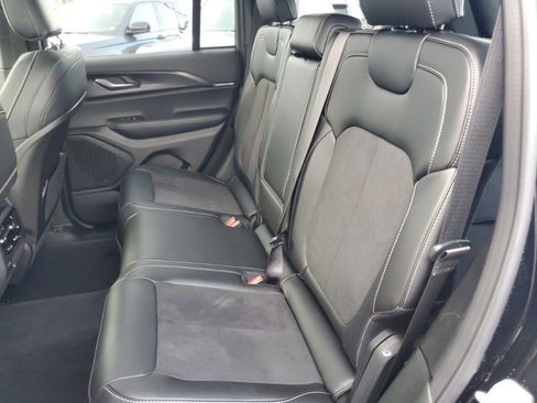 New 2025 Jeep Grand Cherokee 4WD image 29