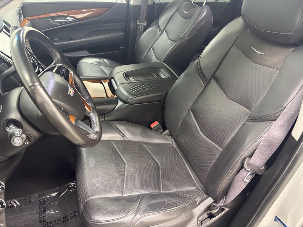 Used 2017 Cadillac Escalade ESV Luxury AWD/4WD image 14