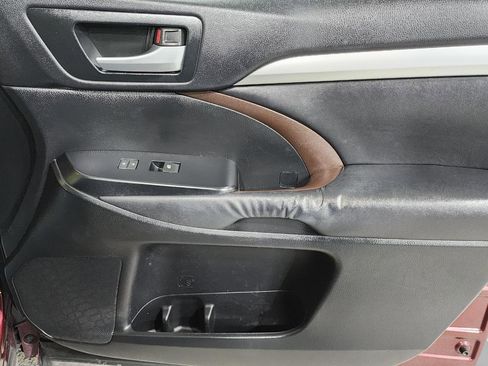 Used 2015 Toyota Highlander XLE image 31