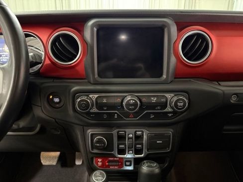 Used 2018 Jeep Wrangler Unlimited Rubicon AWD/4WD image 14