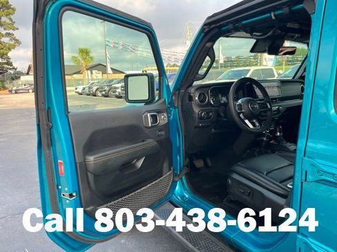 Used 2024 Jeep Wrangler Unlimited Sahara w/ Technology Group AWD/4WD image 4