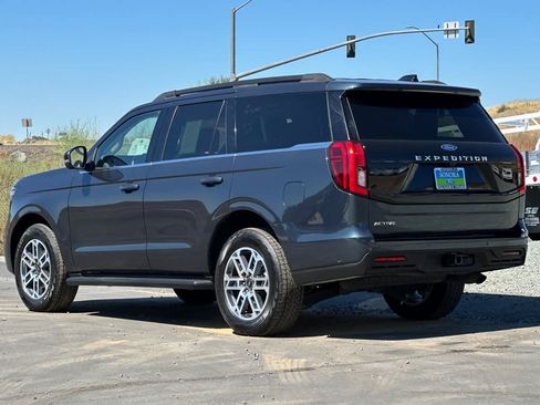 Certified 2025 Ford Expedition Active AWD/4WD image 6