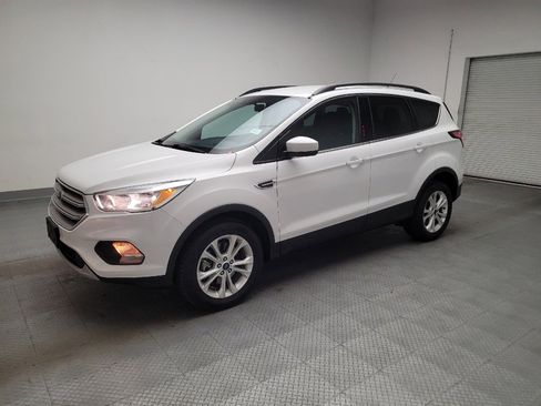 Used 2018 Ford Escape SE image 2