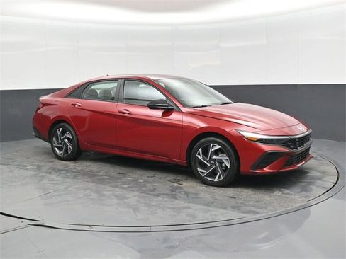 Used 2025 Hyundai Elantra SEL image 1