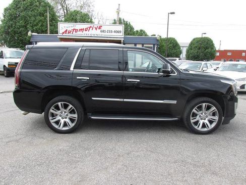 Used 2017 Cadillac Escalade Luxury image 3