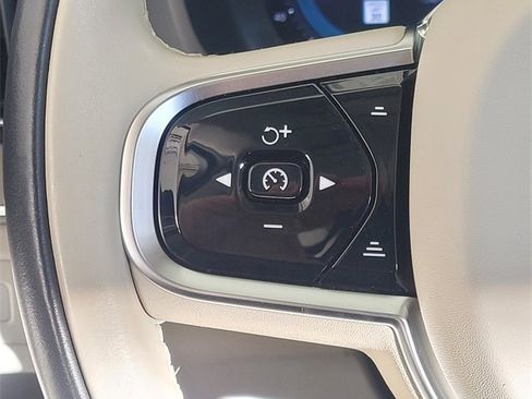 Certified 2023 Volvo XC60 B5 Ultimate w/ Climate Package image 38