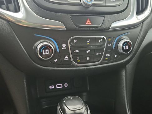 Used 2021 Chevrolet Equinox LT FWD image 29