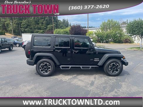 Used 2015 Jeep Wrangler Unlimited Sport w/ Max Tow Package AWD/4WD image 6