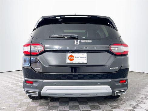 Certified 2025 Honda Pilot Touring image 9