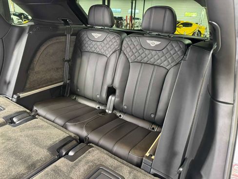 Used 2018 Bentley Bentayga image 13