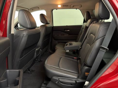 Certified 2024 Nissan Pathfinder SL FWD image 16