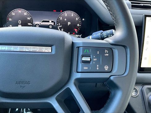 Used 2025 Land Rover Defender 110 S image 19