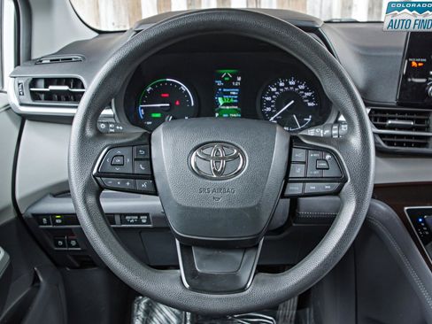 Used 2024 Toyota Sienna LE AWD/4WD image 13