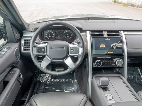 Certified 2025 Land Rover Discovery Dynamic SE AWD/4WD image 13