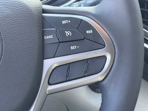 Used 2021 Jeep Cherokee Latitude Plus image 17