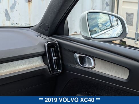 Used 2019 Volvo XC40 T5 Inscription AWD/4WD image 19