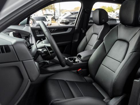 Certified 2026 Porsche Cayenne AWD/4WD image 5
