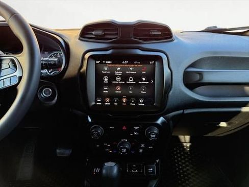Used 2023 Jeep Renegade Altitude AWD/4WD image 11