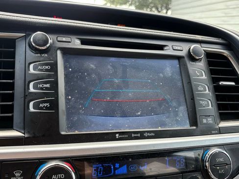 Used 2018 Toyota Highlander XLE FWD image 10