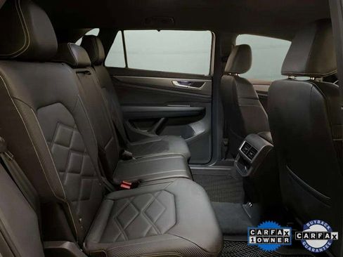 Used 2025 Volkswagen Atlas Cross Sport SE w/ Black Wheel Package image 75