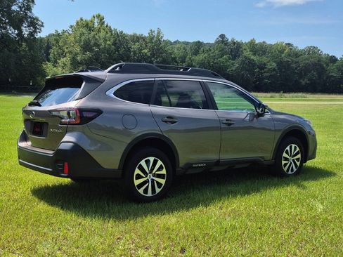 Used 2022 Subaru Outback Premium image 9