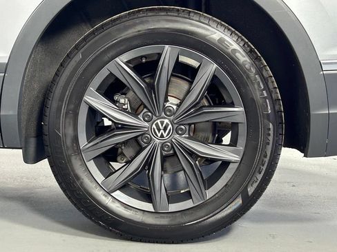 Used 2024 Volkswagen Tiguan SE AWD/4WD image 36