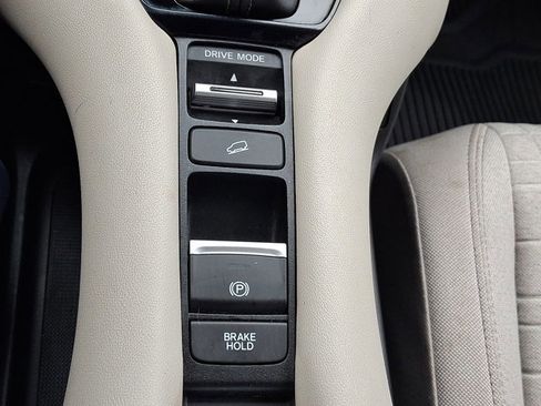 Certified 2023 Honda HR-V LX image 23